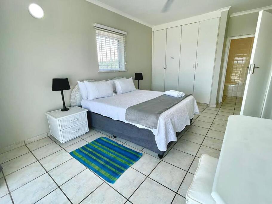 Salt Rock, Gleneagles, sea view, pool, swimming beach 50m away view 5