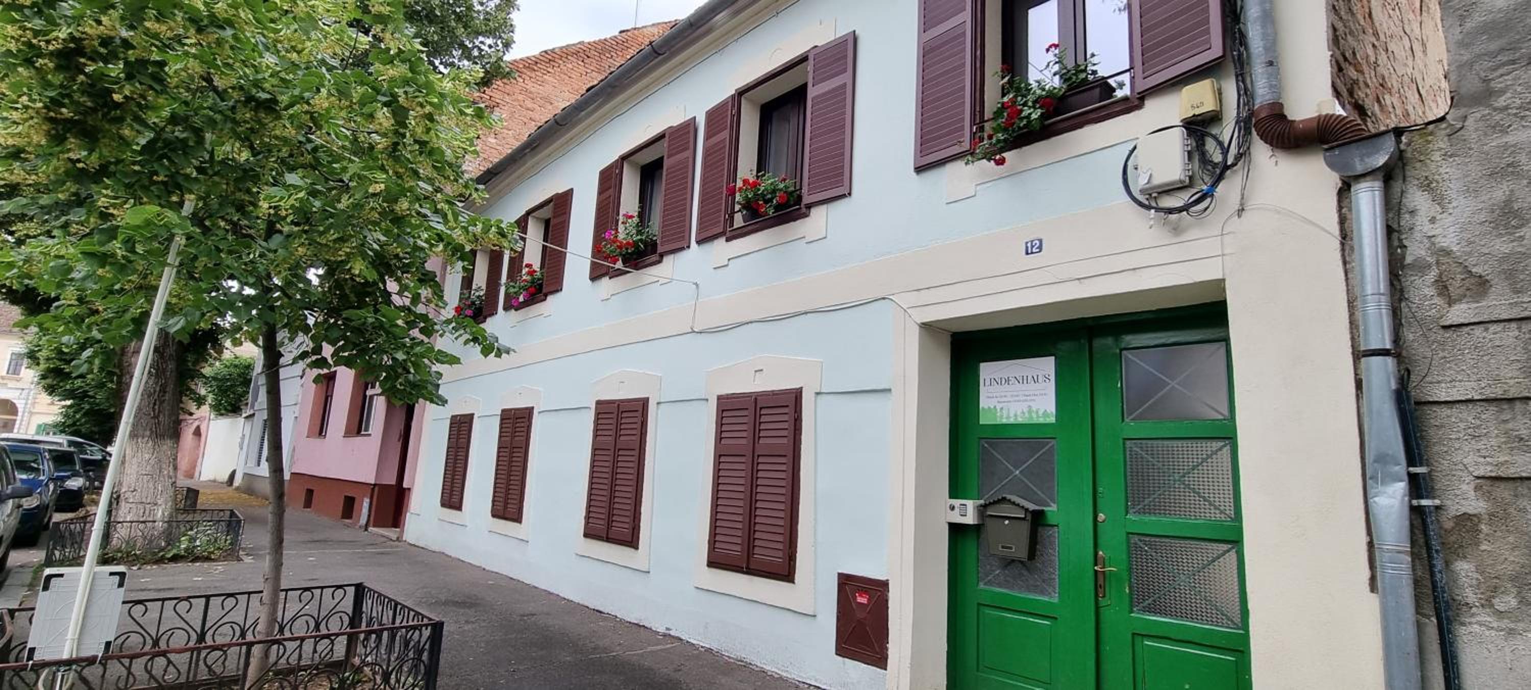 LINDENHAUS- Cazare linistita aproape de centrul Sibiului, parcare stradala gratuita, WiFi