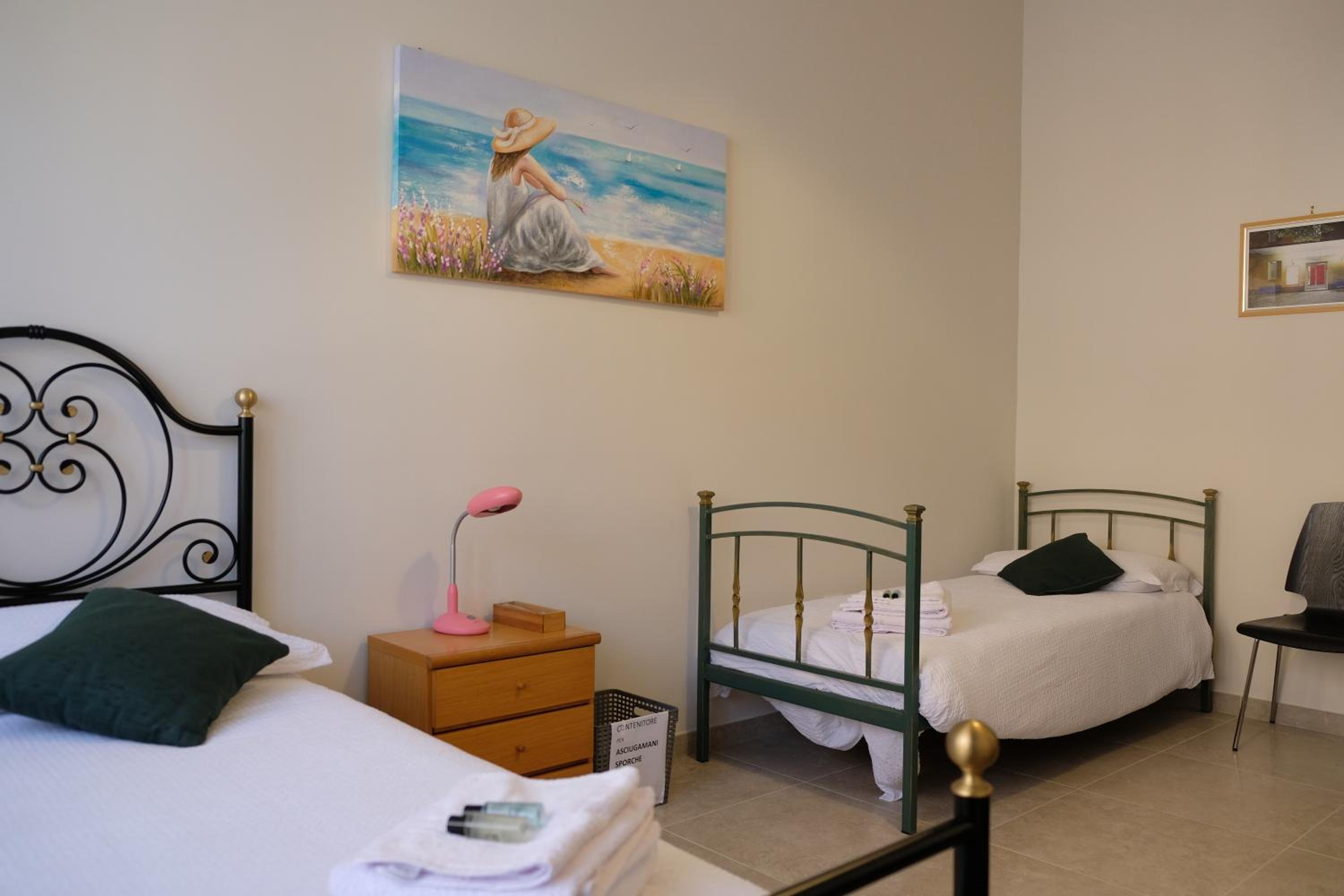 B&B ANNUNZIATA-Vicino all' Ospedale Civile dell'Annunziata e alla Clinica Scarnati, a due passi dall'Ospedale Mariano Santo,Siamo nel centro di Cosenza con photo 3