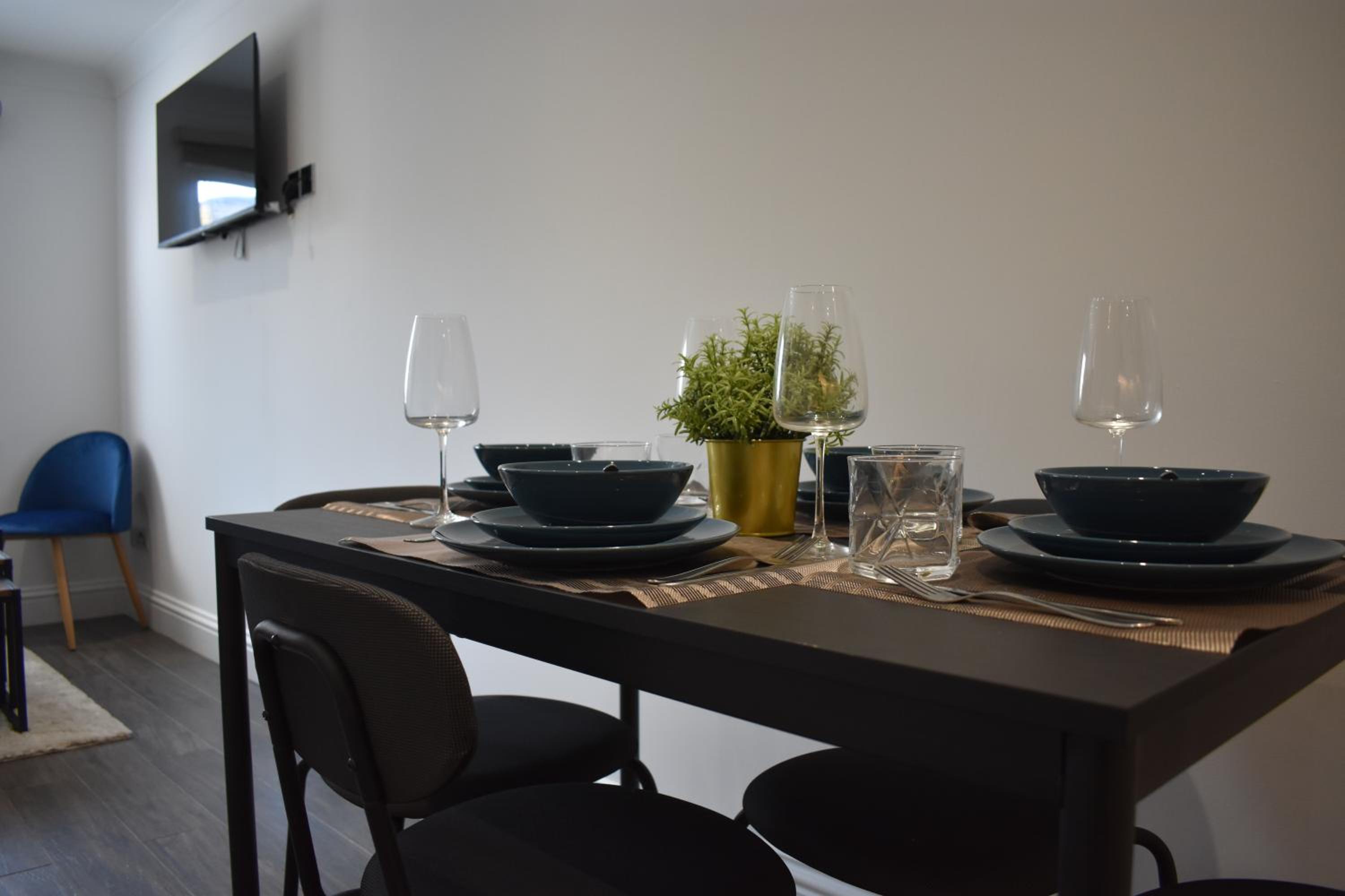 Massive Autumn Sale on long term bookings at Central Brighton Apartment view 5