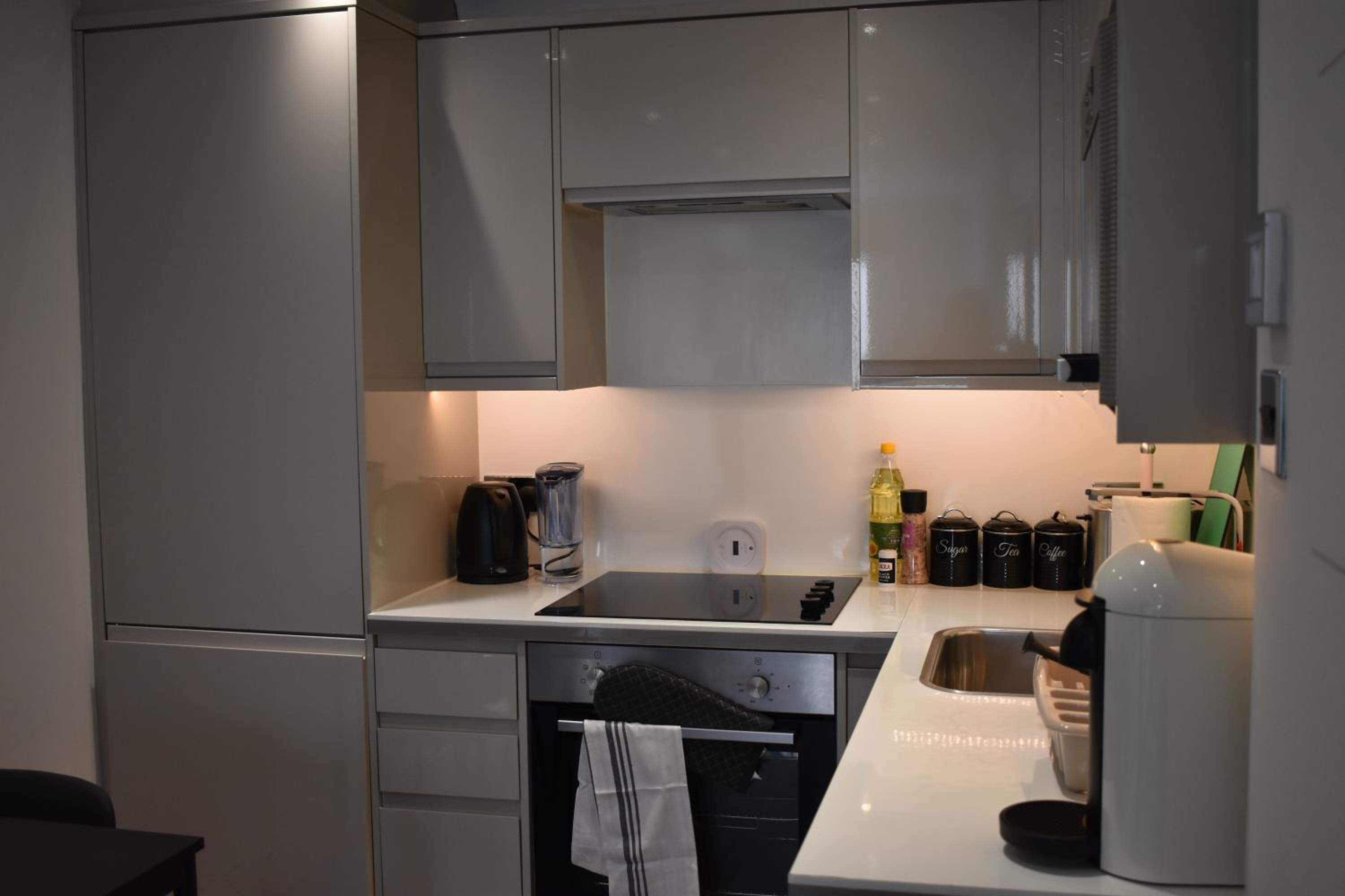 Massive Autumn Sale on long term bookings at Central Brighton Apartment view 3