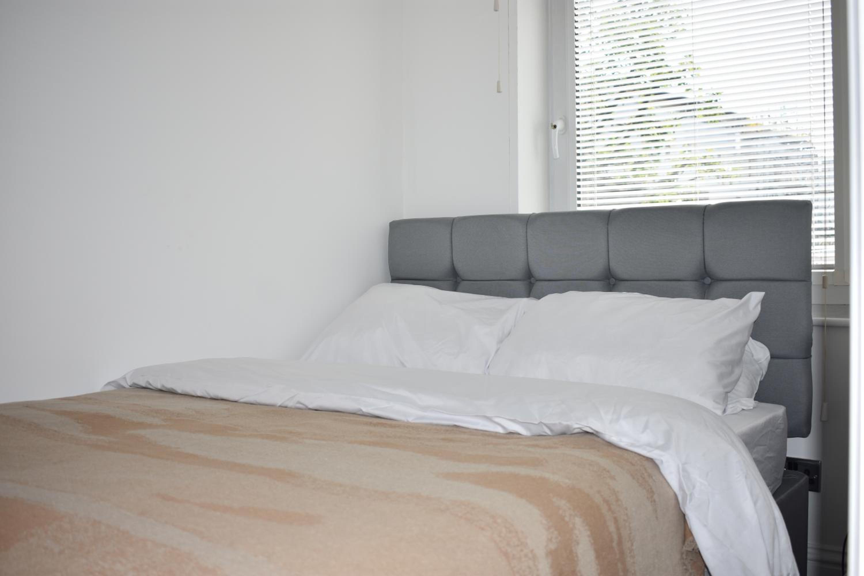 Massive Autumn Sale on long term bookings at Central Brighton Apartment view 4