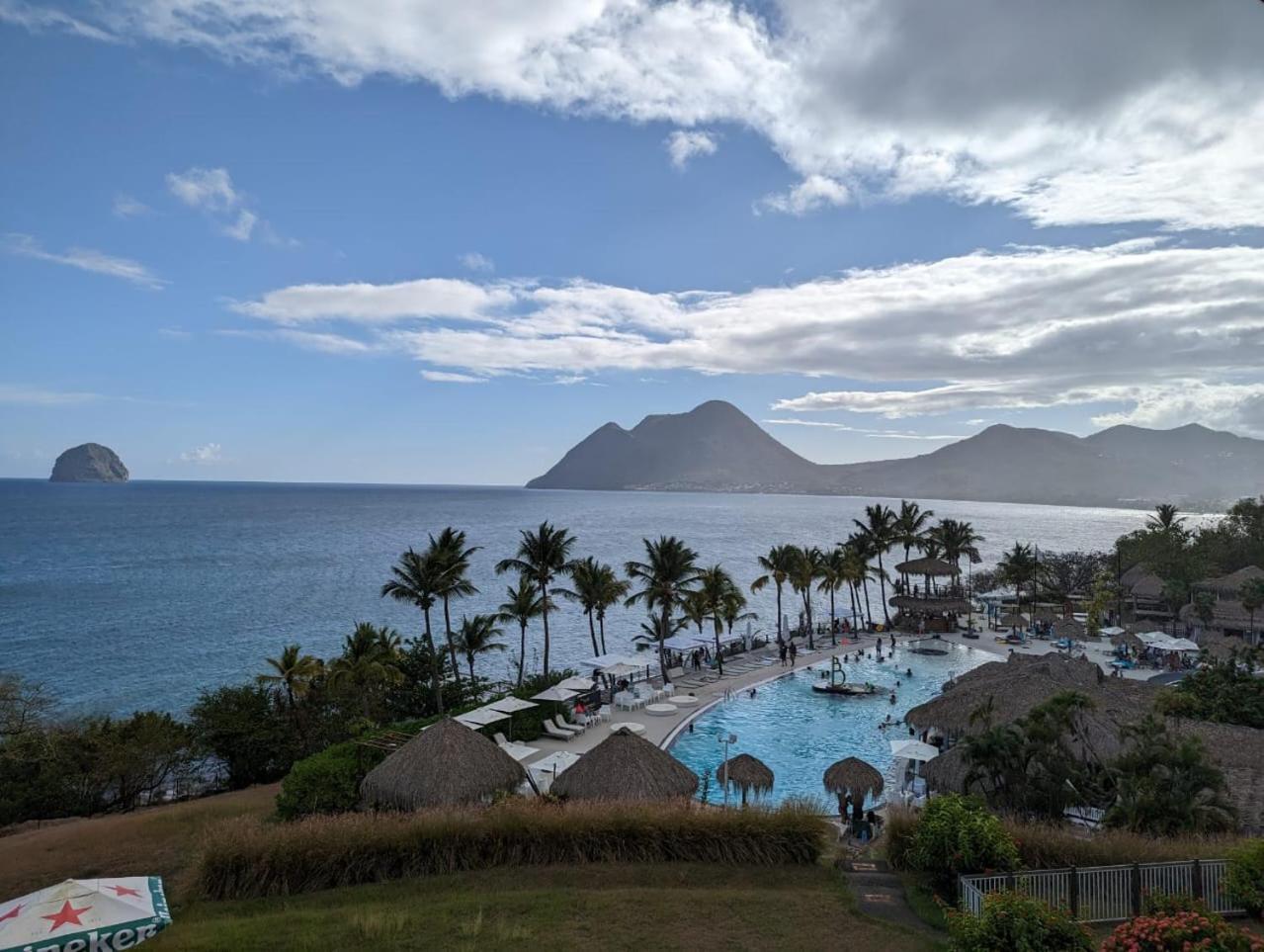 studio bord de mer vue splendide et piscine view 2