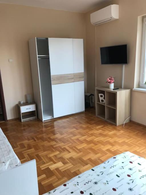 Star Ray Apartment