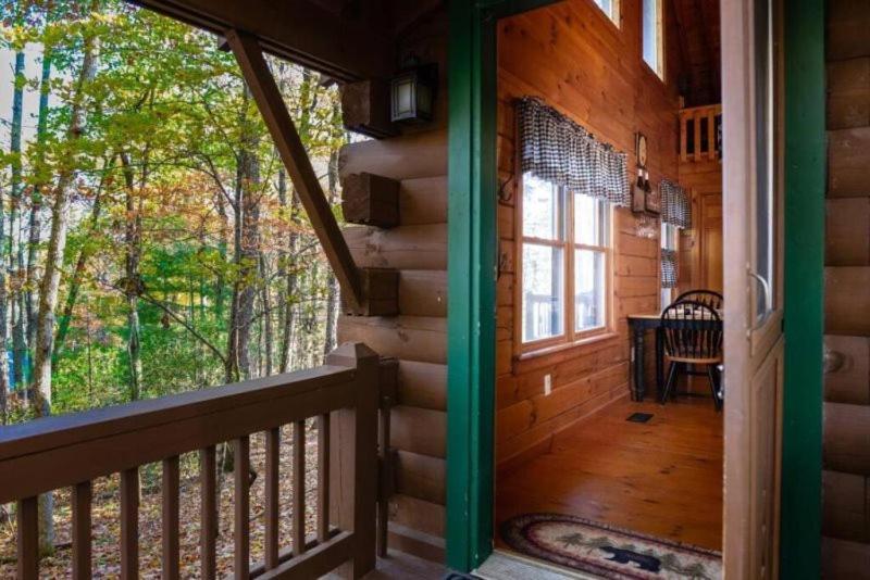 Mountain Time Cabin, Hot tub, Fire Pit, Fireplace view 2