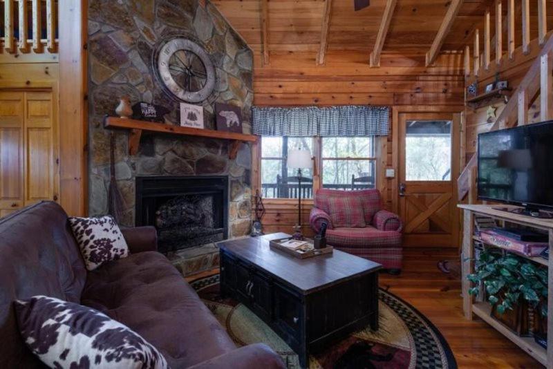 Mountain Time Cabin, Hot tub, Fire Pit, Fireplace view 4