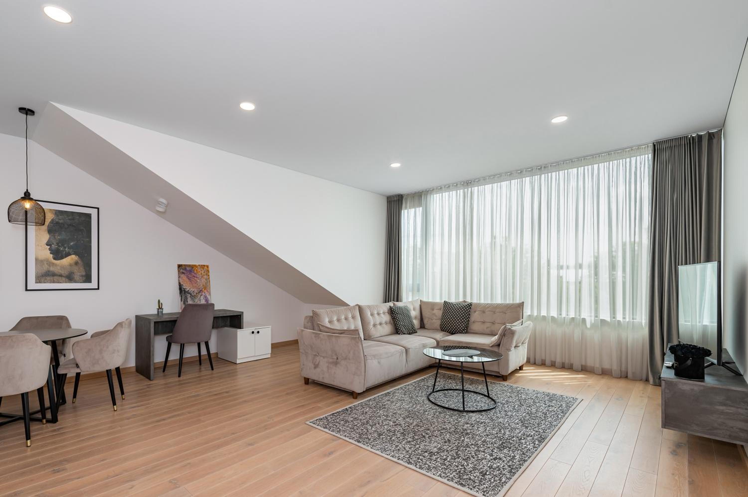 Spaciuos 1 BD Apt by Domvia view 2