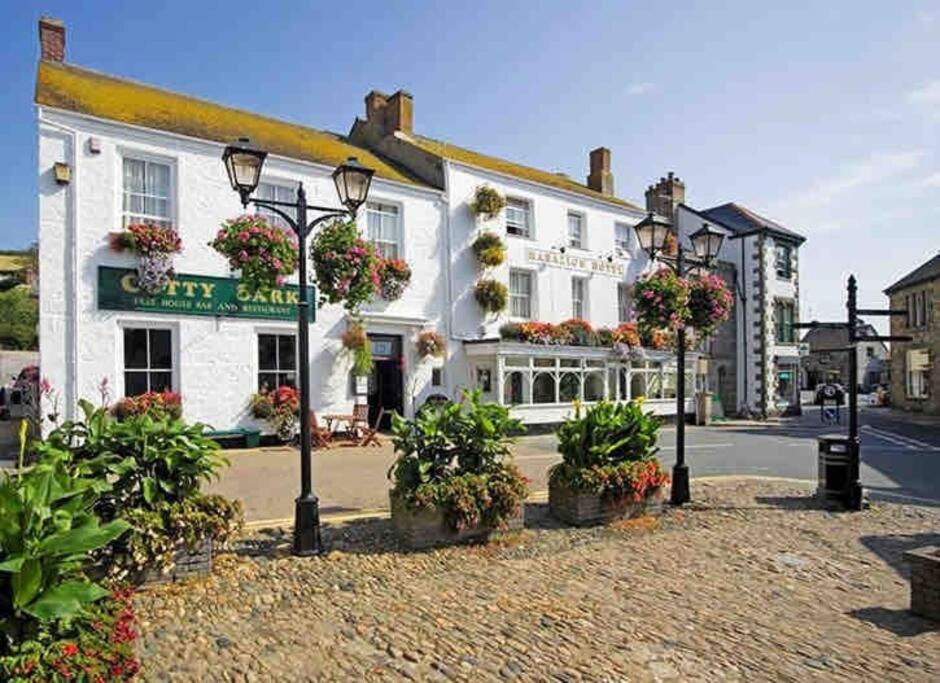 Great location very spacious. Sea and castle view