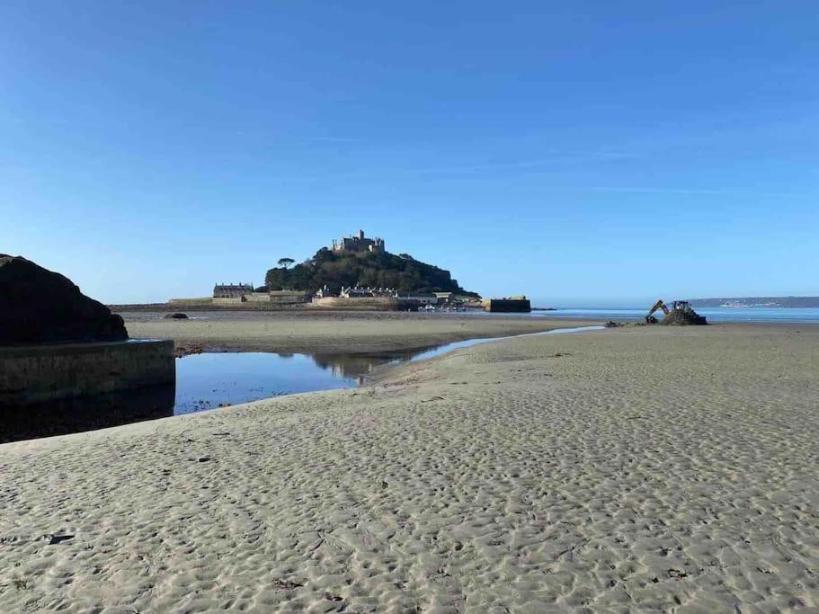 Great location very spacious. Sea and castle view