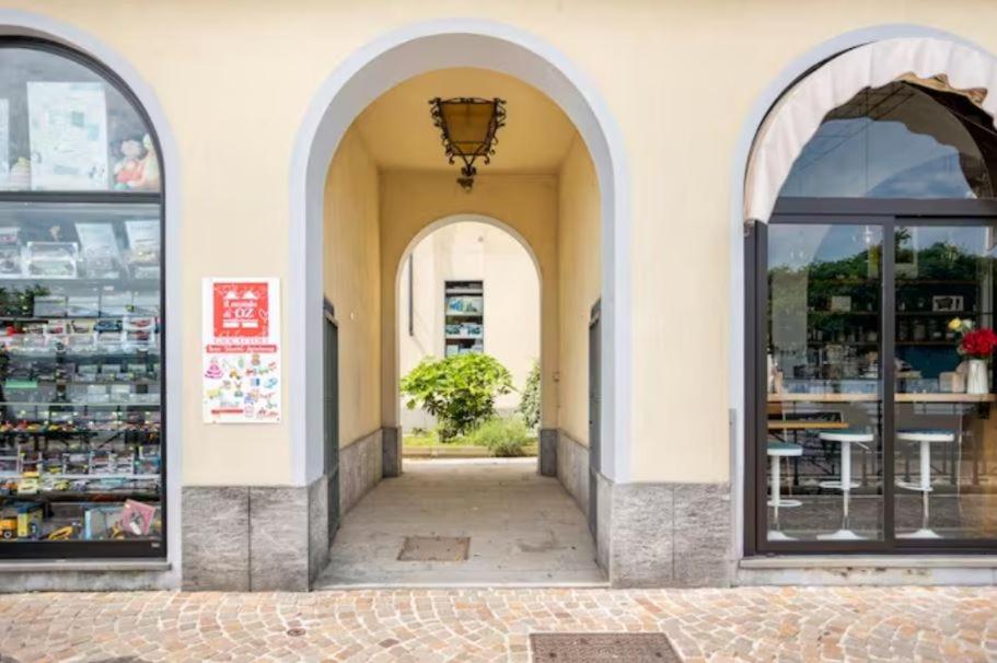Lungo Lago ARONA - Self check-in e Wi-Fi in centro view 2
