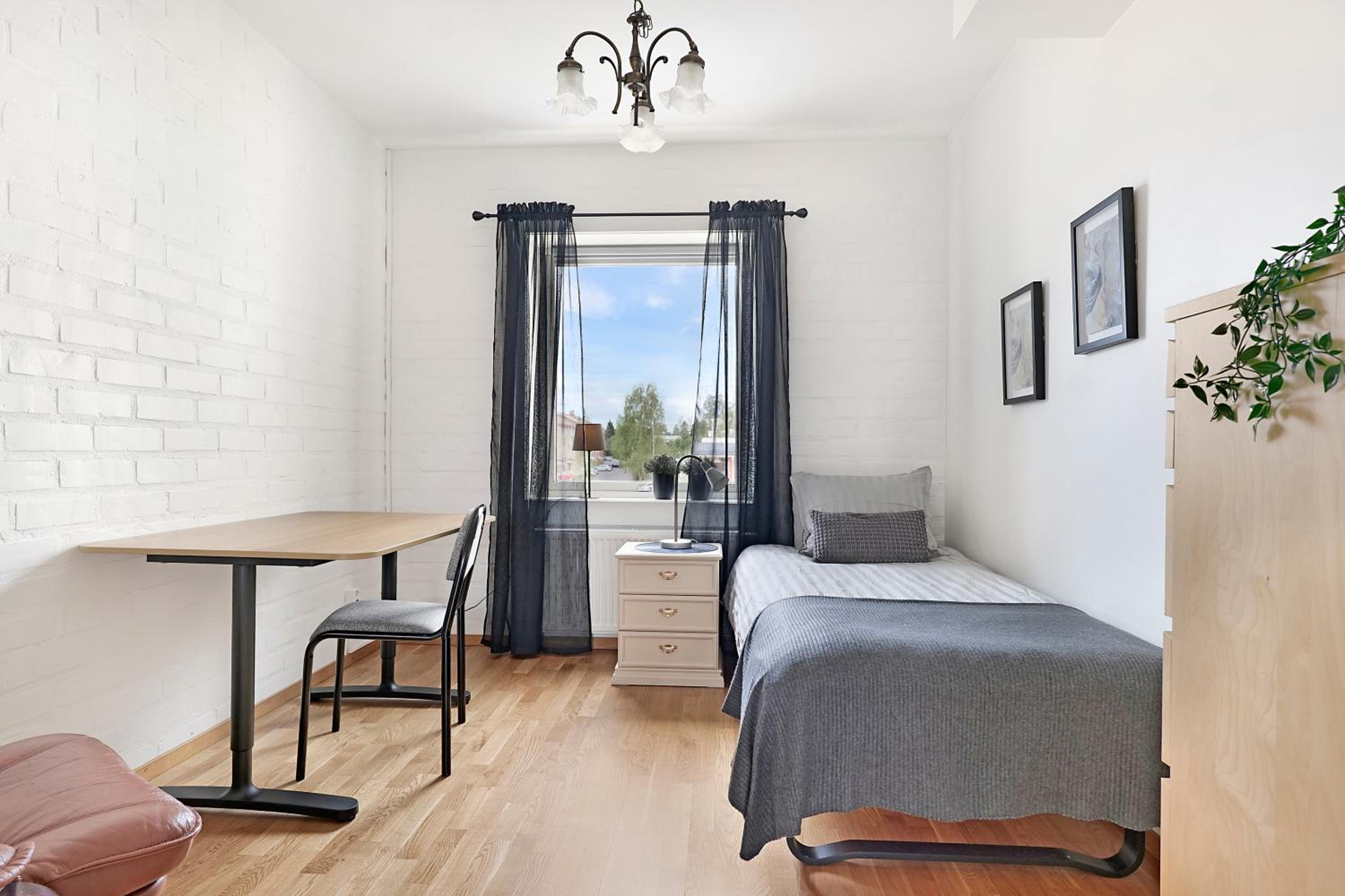 Guestly Homes - 3BR City Charm view 3