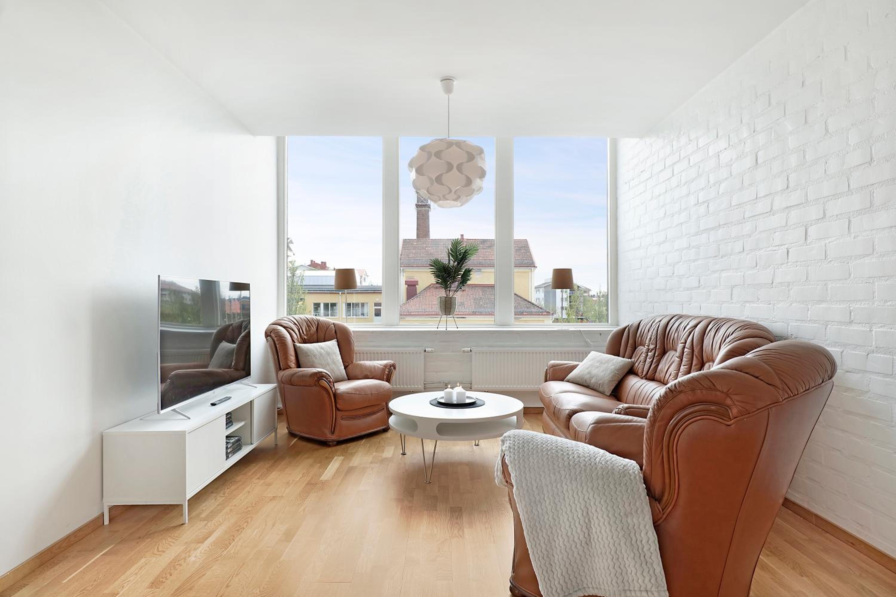 Guestly Homes - 3BR City Charm view 5