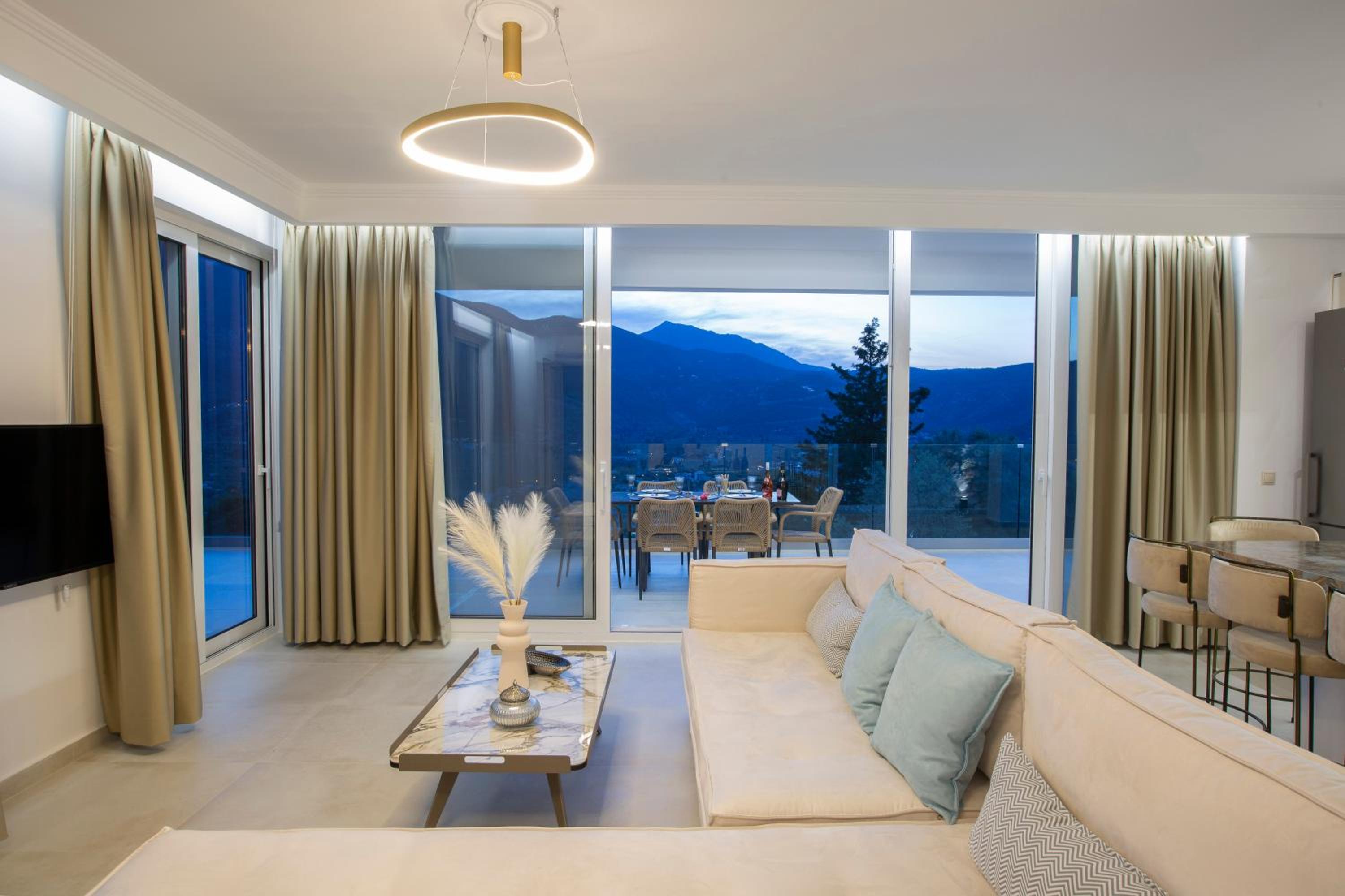 MAJESTIC VILLAS