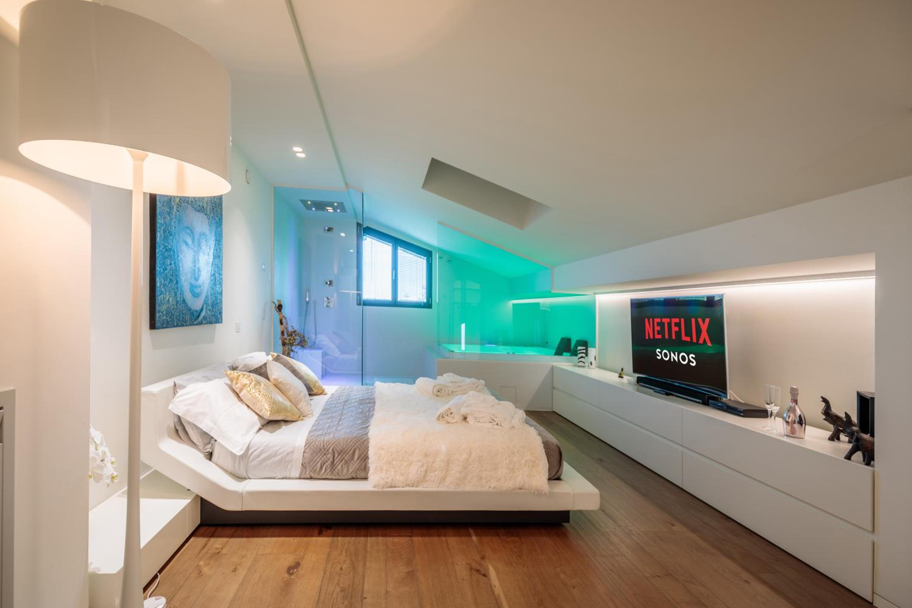 LUXURY VILLA RUBIN with Jacuzzi POOL GYM & SPA near Venice and Padua view 4