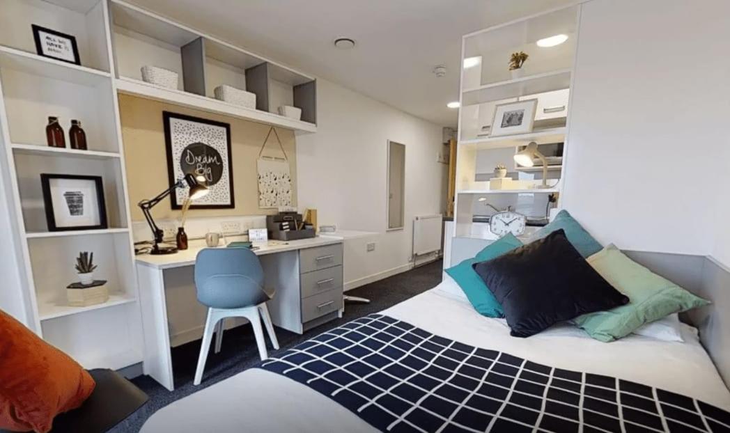 Ensuite Bedrooms with Shared Kitchen and Studios at Century Square in Sheffield