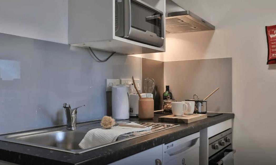 Ensuite Bedrooms with Shared Kitchen and Studios at Century Square in Sheffield
