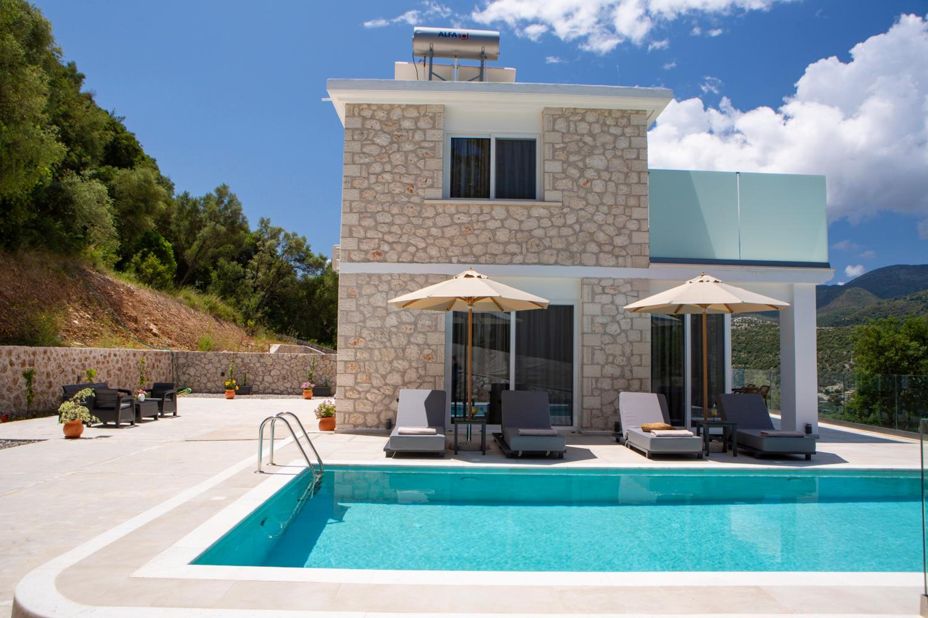MAJESTIC VILLAS