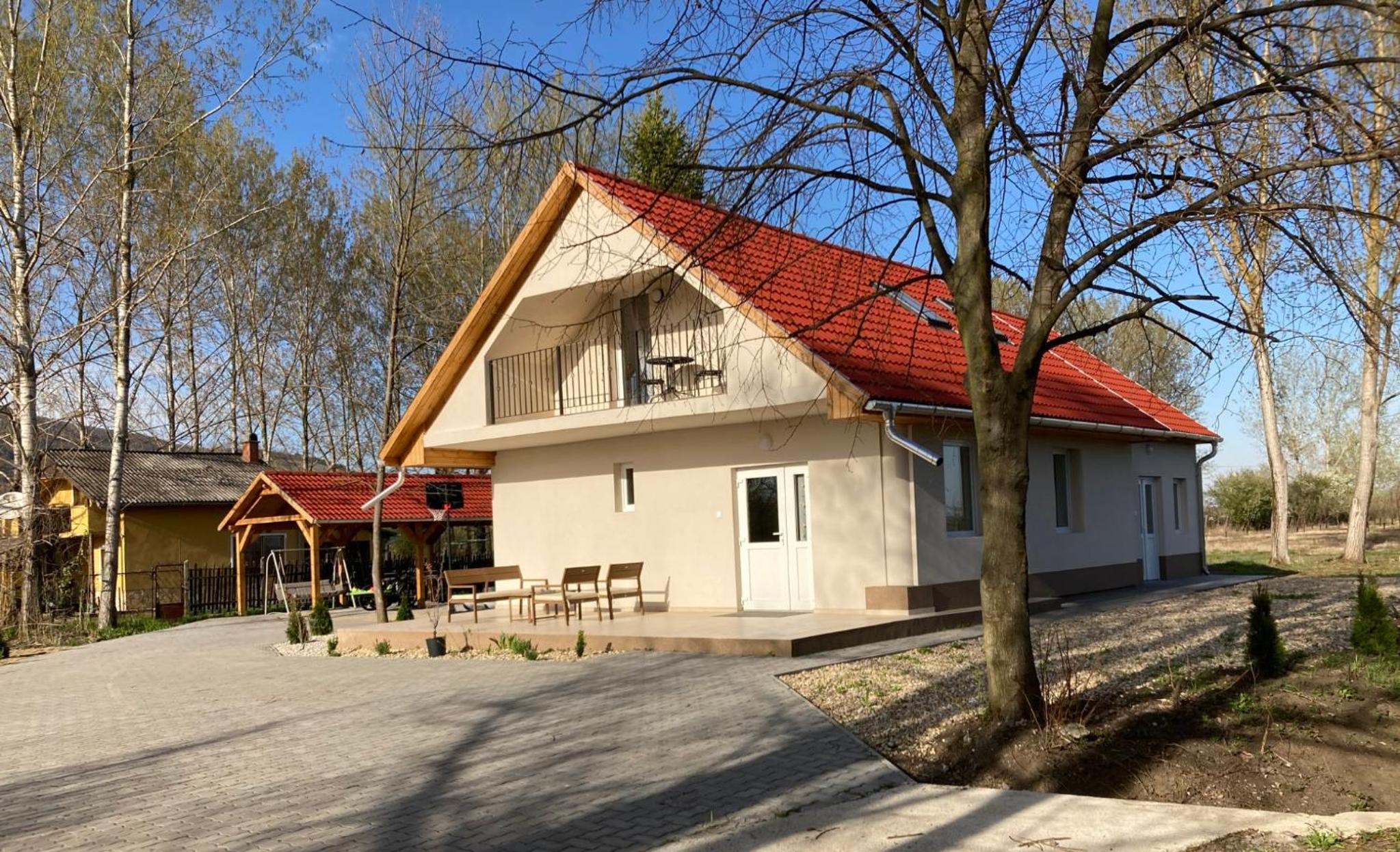 Megnyugtat-LAK Vendégház view 2