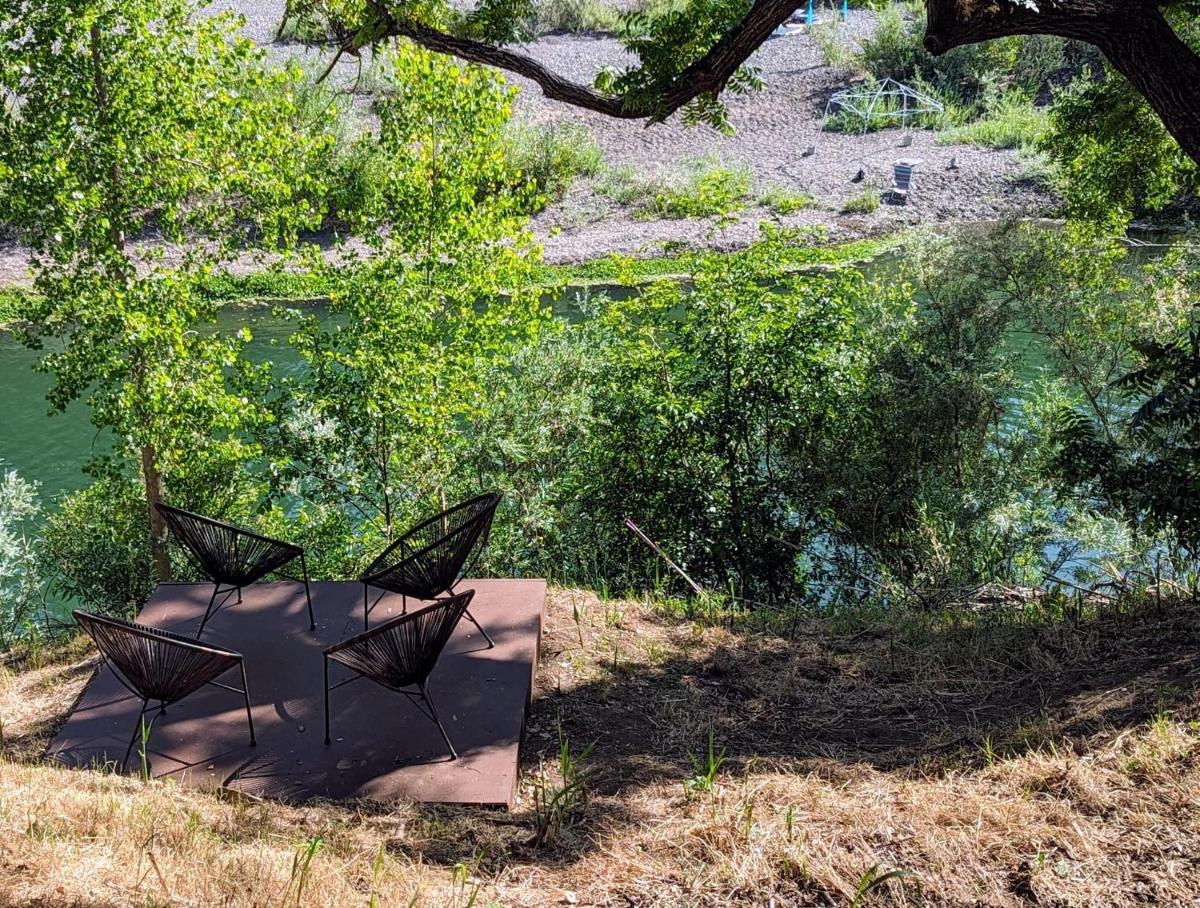 Riverfront Getaway With Wine Tastings Included