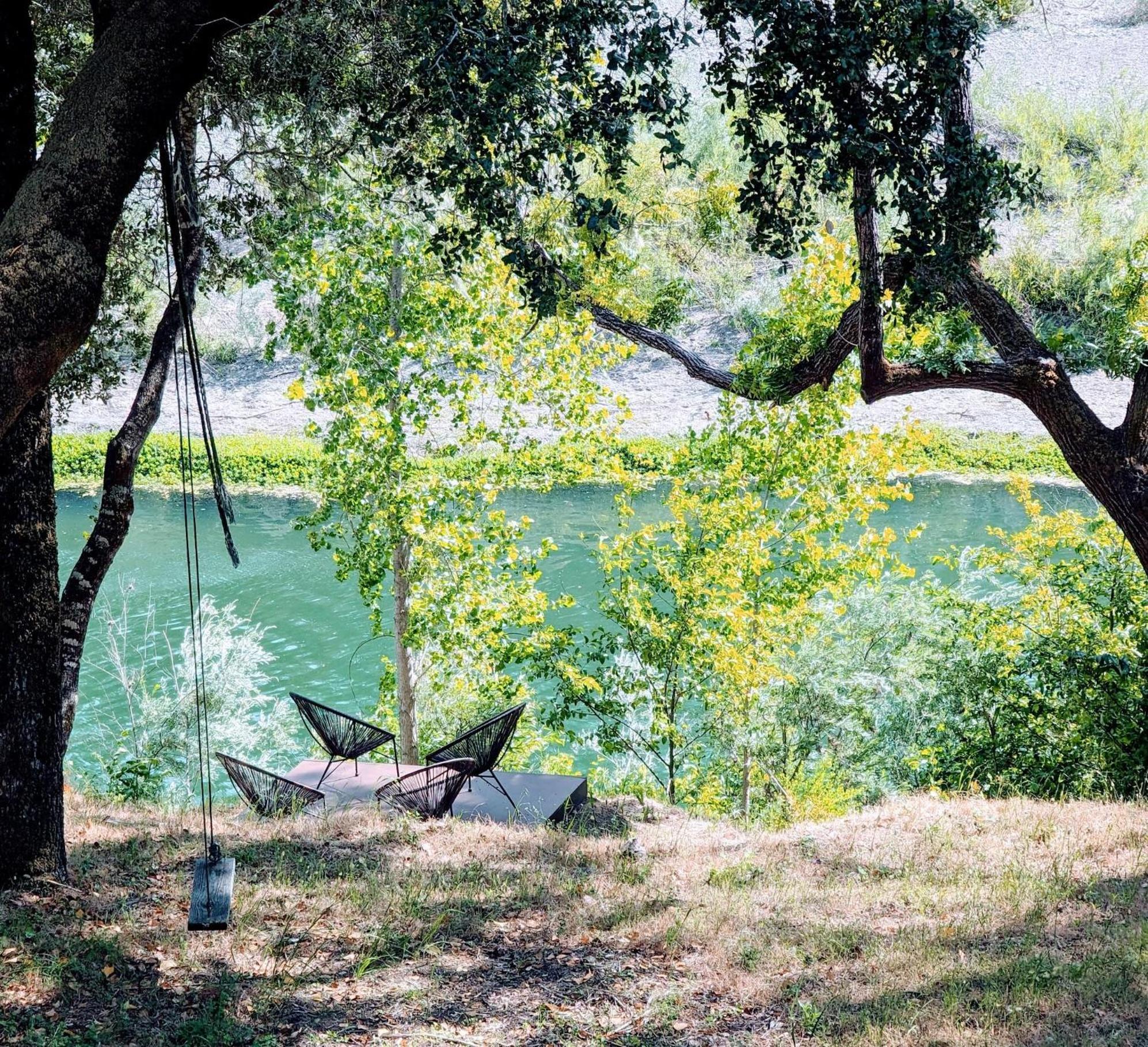 Riverfront Getaway With Wine Tastings Included