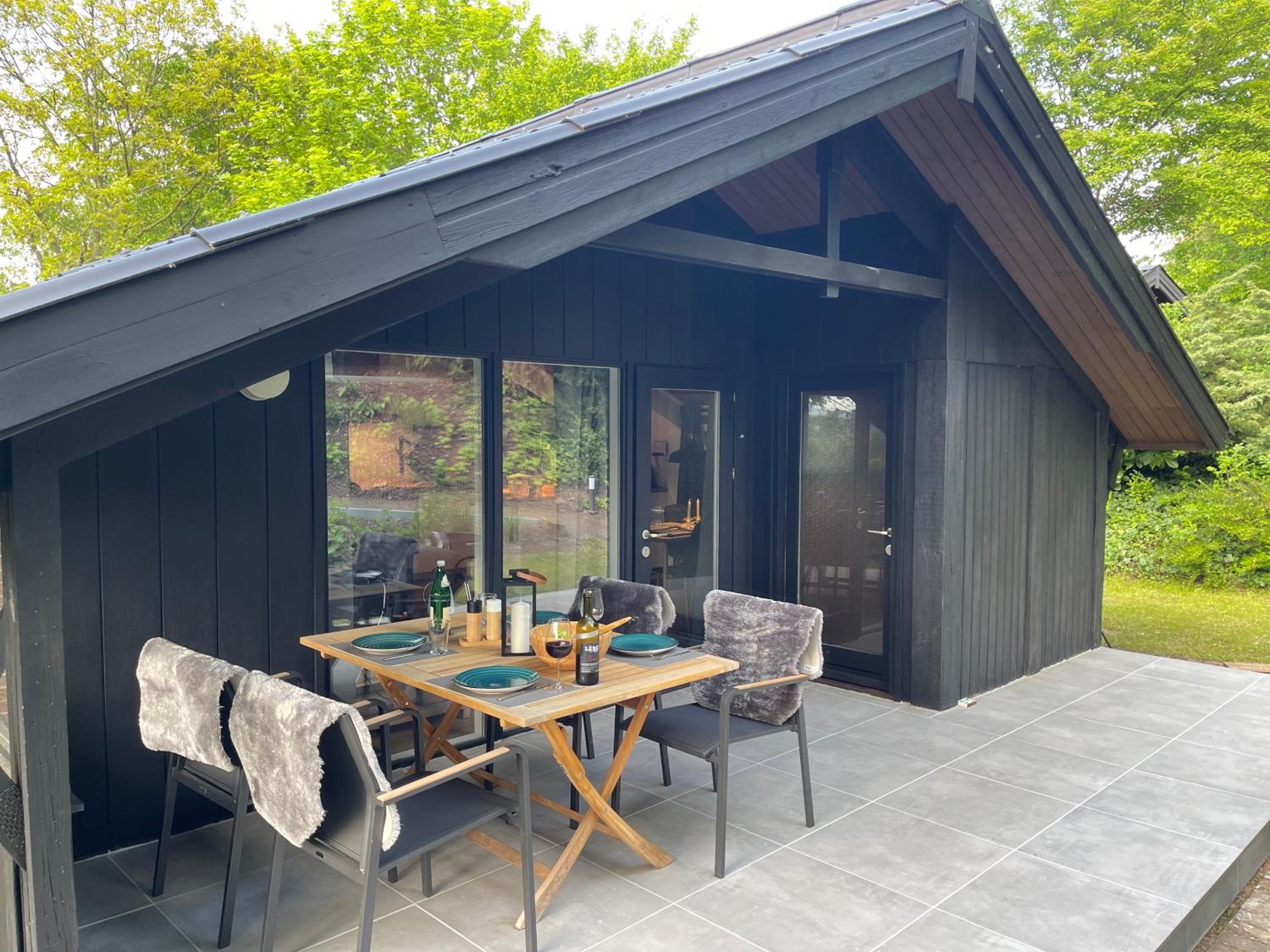 Ferienhaus Kleine Auszeit in der Natur mit Kamin, Yogamatten, schöne Küche