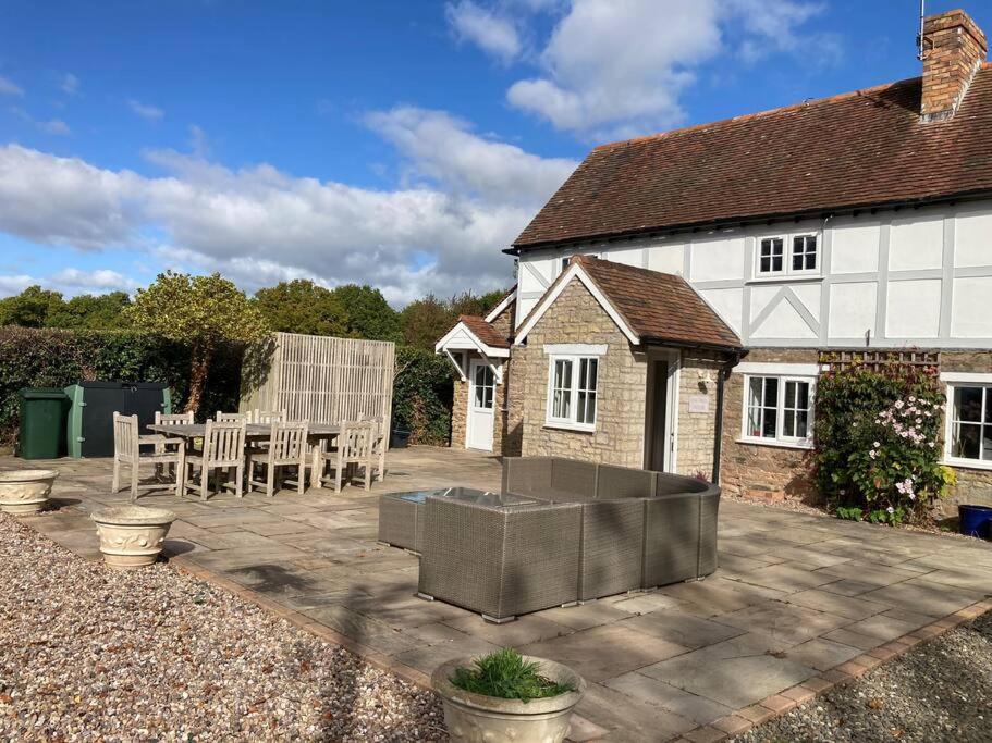 Ludlow - 10 mins. Stunning country house - sleeps 8 view 4