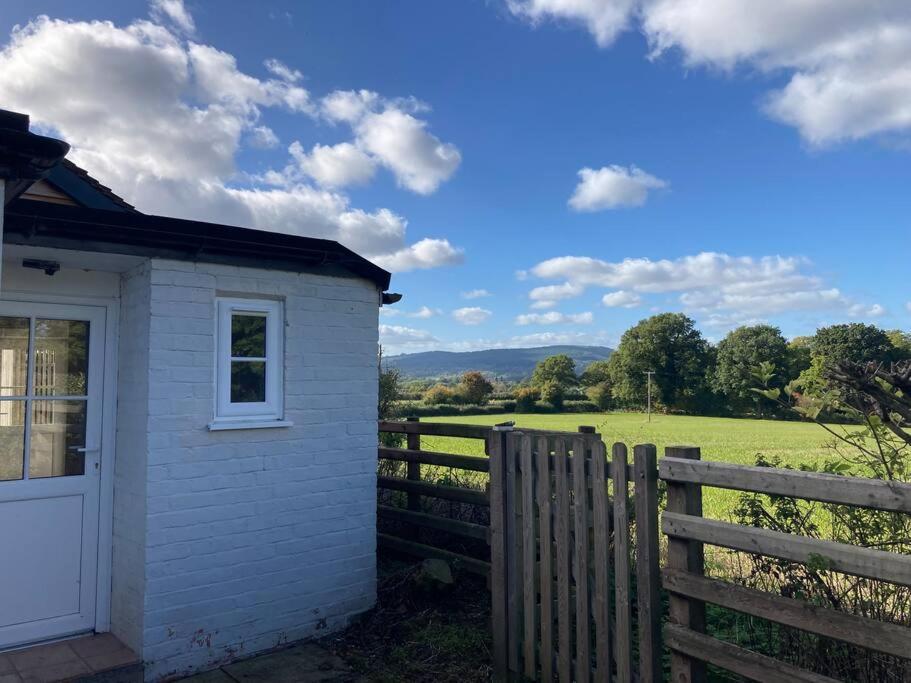 Ludlow - 10 mins. Stunning country house - sleeps 8 view 2