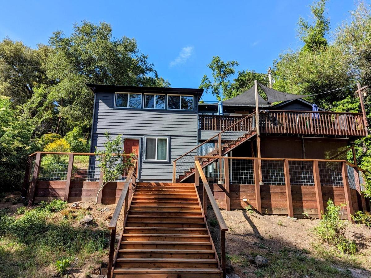 Riverfront Getaway With Wine Tastings Included