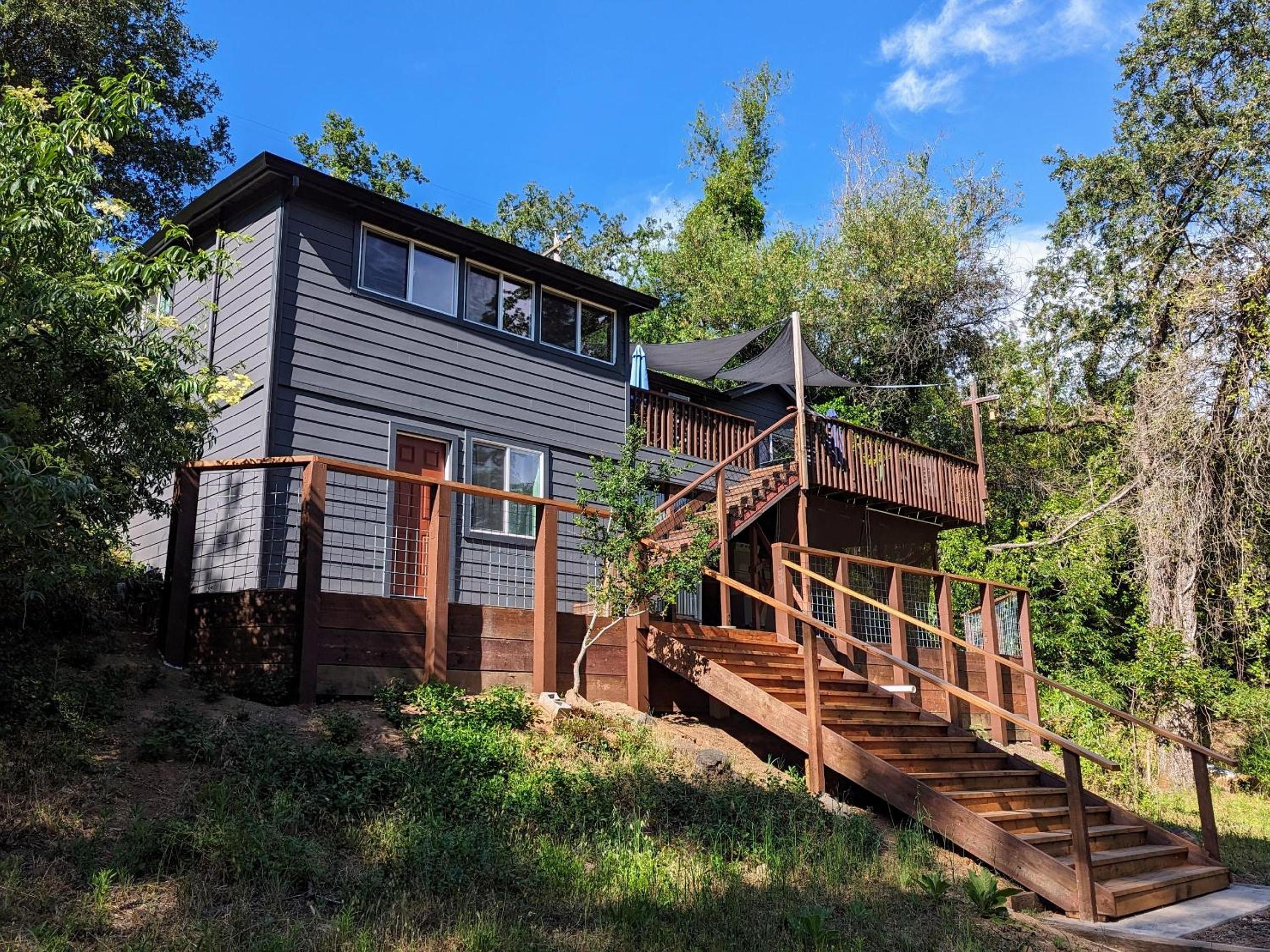 Riverfront Getaway With Wine Tastings Included