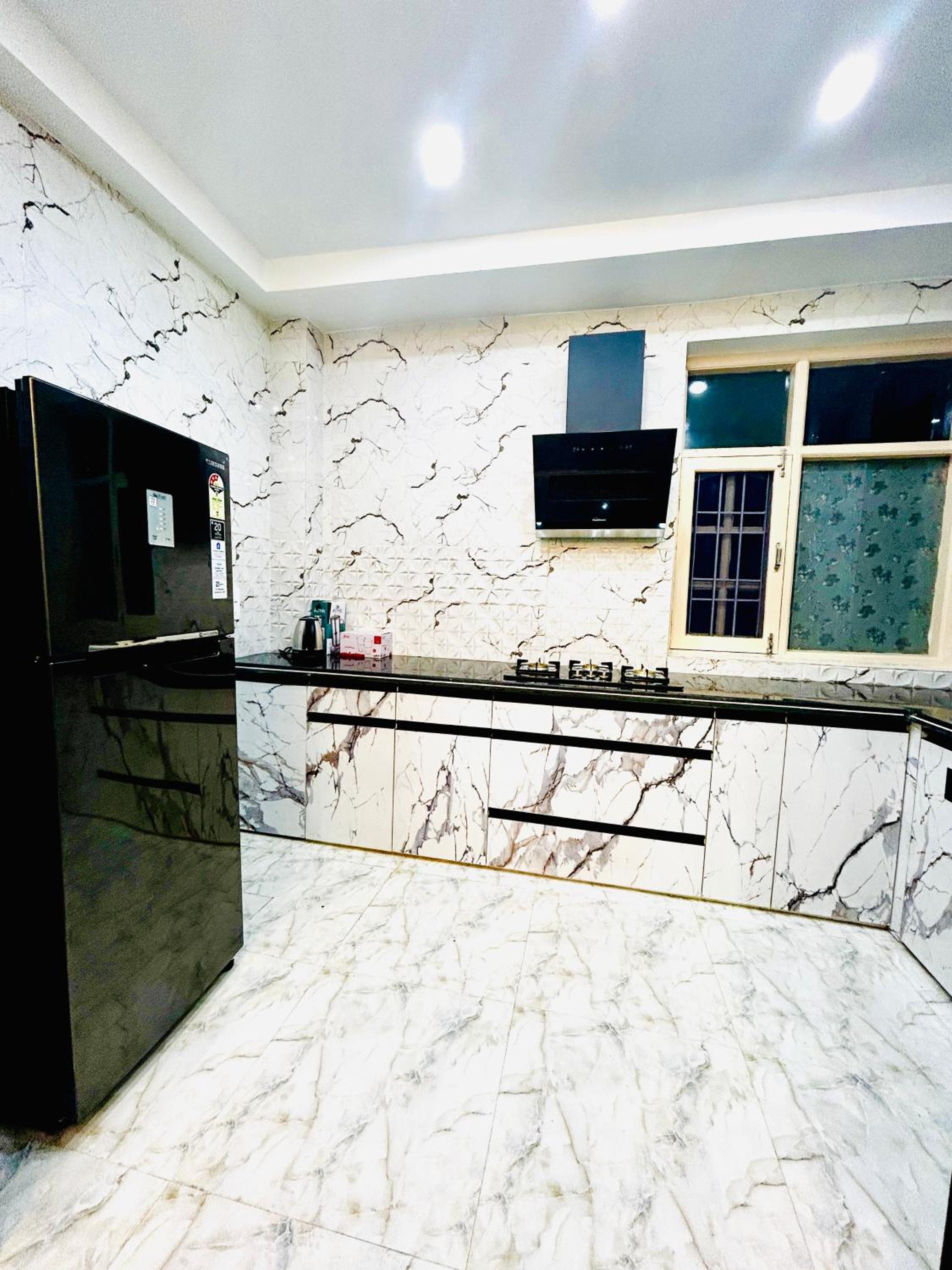 Wake Up to Valley View - 3BHK with Balcony - Mall Rd