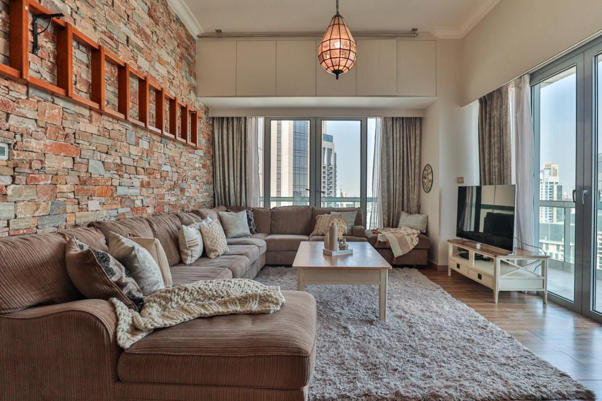 HiGuests - Arabesque Apt with Private Jacuzzi and Terrace