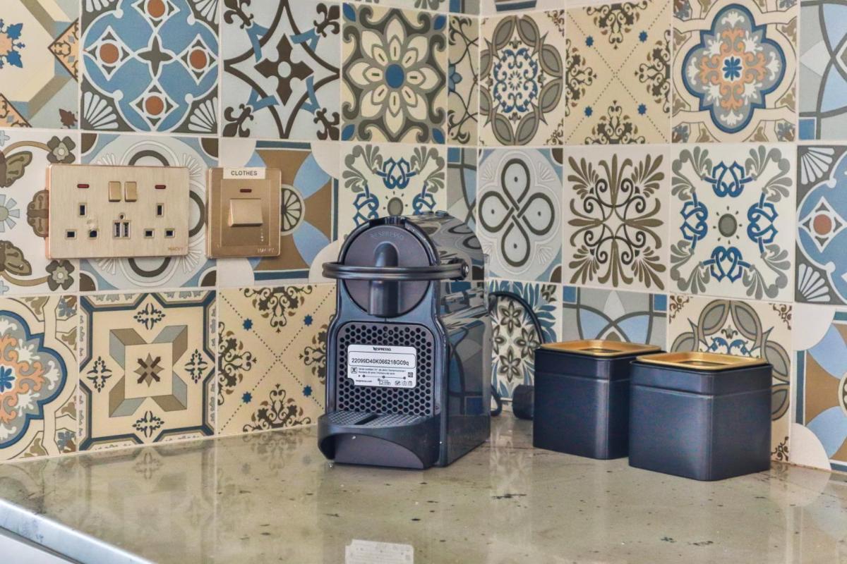 HiGuests - Arabesque Apt with Private Jacuzzi and Terrace