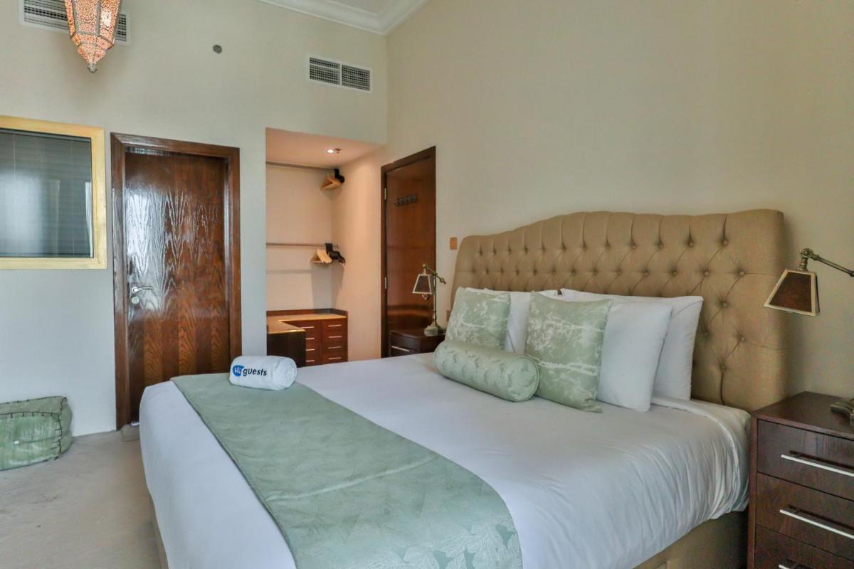 HiGuests - Arabesque Apt with Private Jacuzzi and Terrace