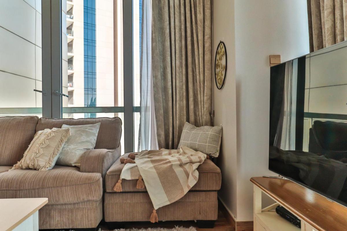 HiGuests - Arabesque Apt with Private Jacuzzi and Terrace