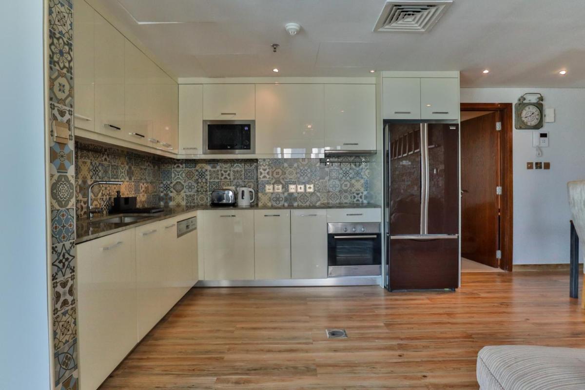 HiGuests - Arabesque Apt with Private Jacuzzi and Terrace