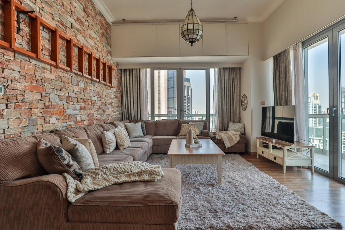 HiGuests - Arabesque Apt with Private Jacuzzi and Terrace
