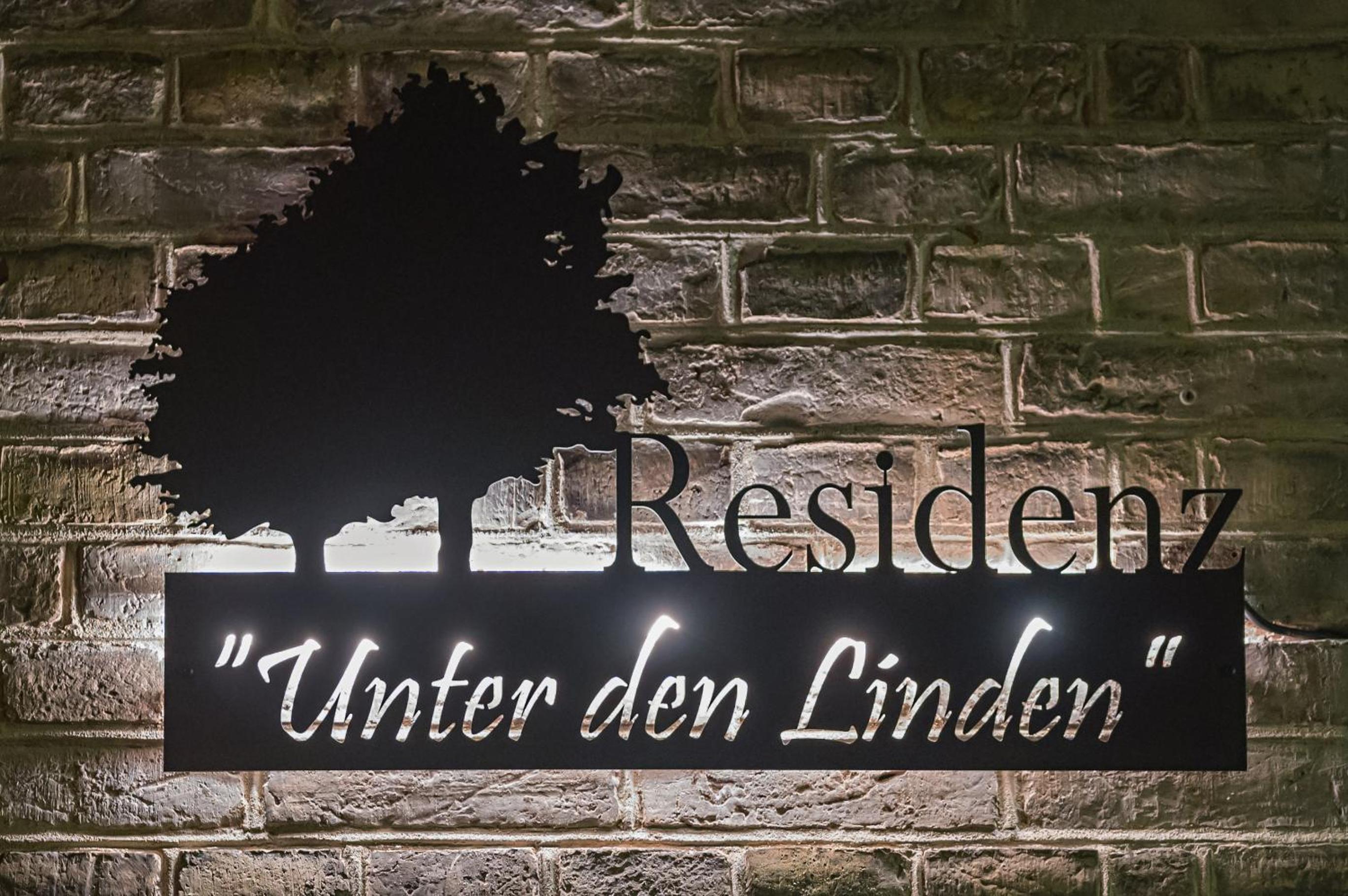 Residenz unter den Linden Falke