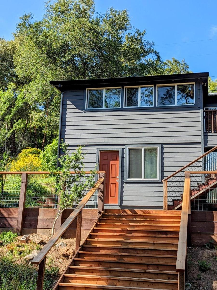 Riverfront Getaway With Wine Tastings Included