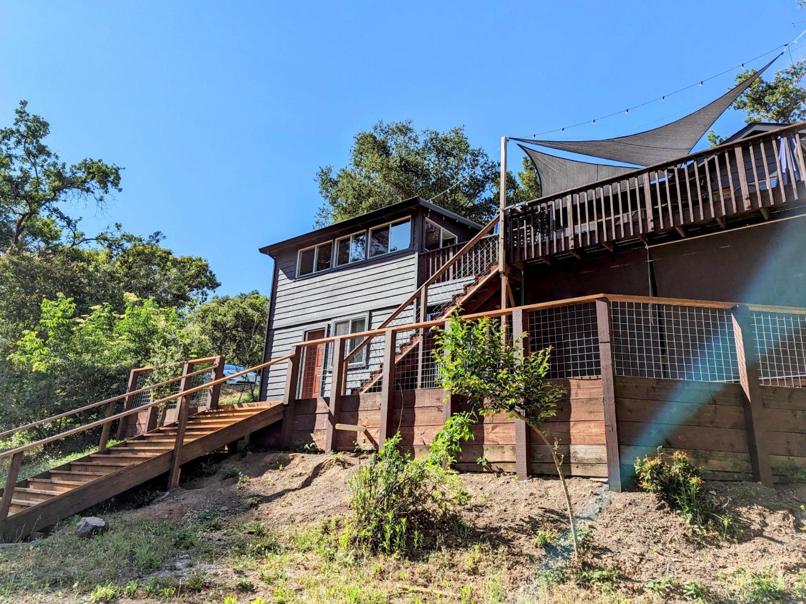 Riverfront Getaway With Wine Tastings Included