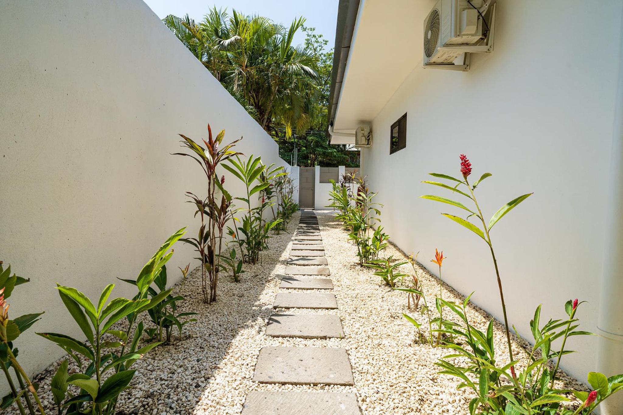 Tropical brand new 4 BR gem in Potrero near beach - Casa Marzo