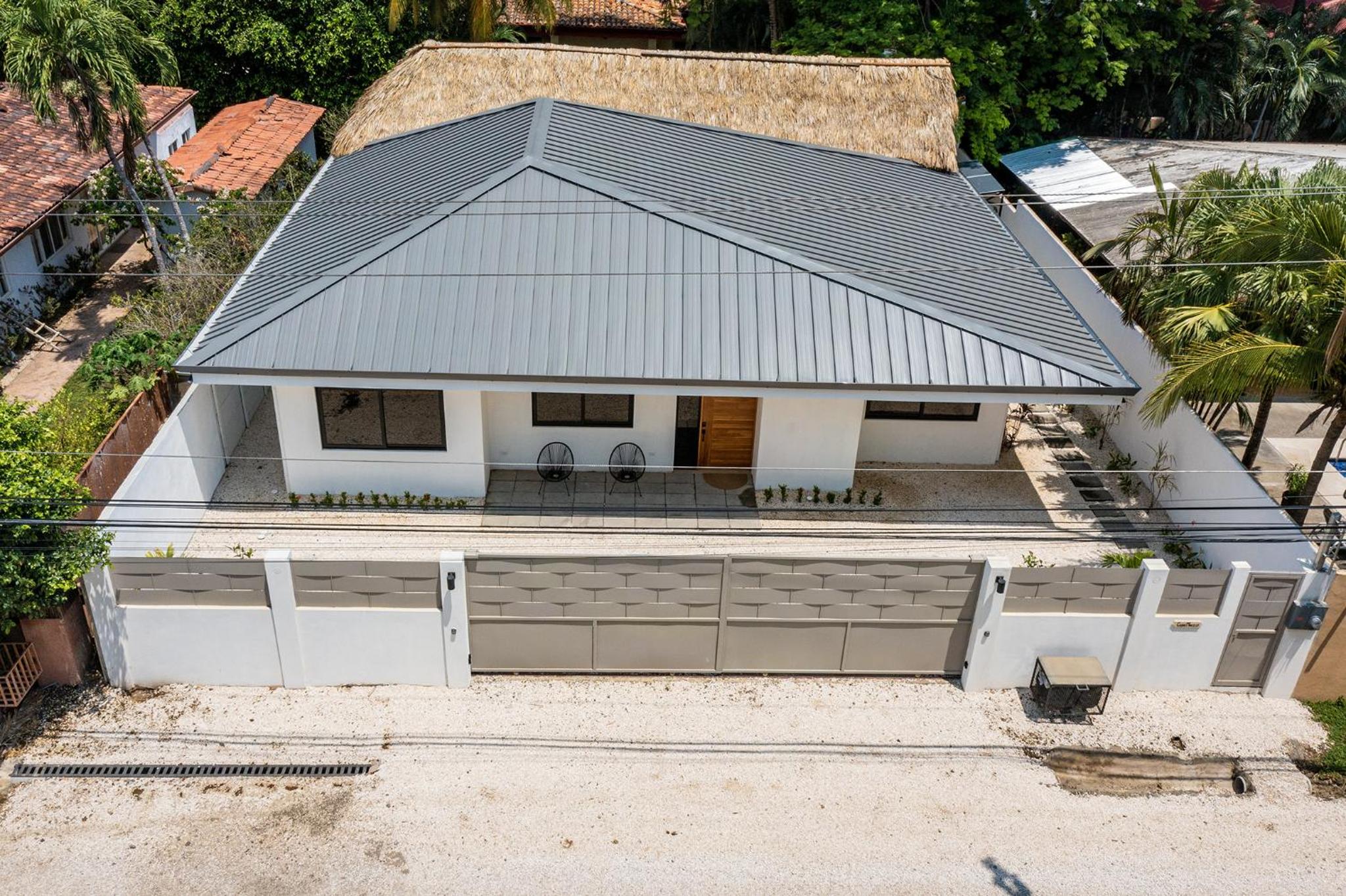 Tropical brand new 4 BR gem in Potrero near beach - Casa Marzo