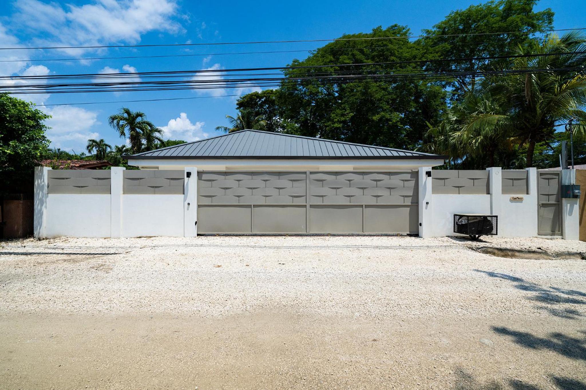 Tropical brand new 4 BR gem in Potrero near beach - Casa Marzo