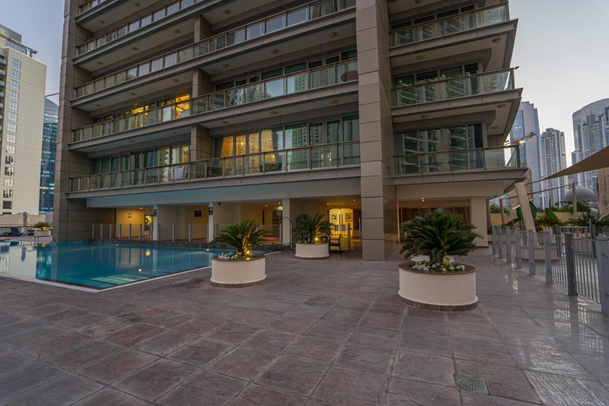 HiGuests - Arabesque Apt with Private Jacuzzi and Terrace