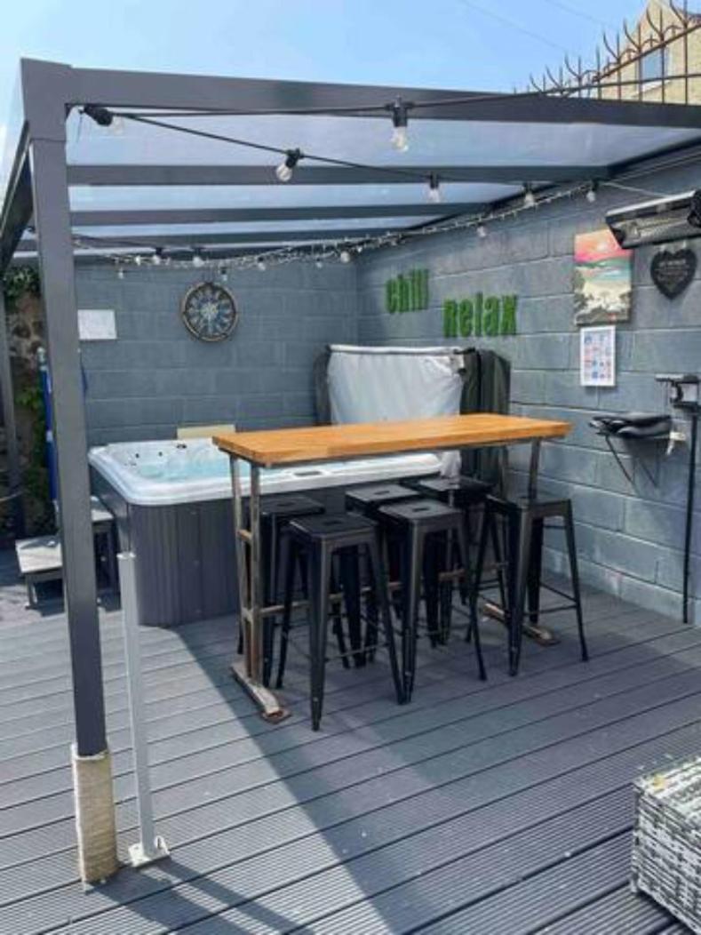 Hotel The Holiday Hoose - Image 1