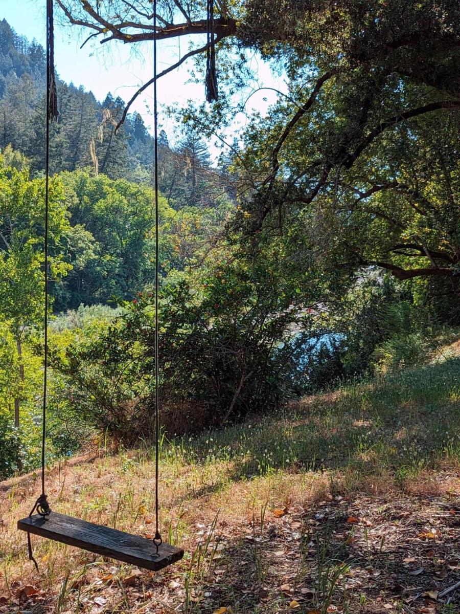 Riverfront Getaway With Wine Tastings Included