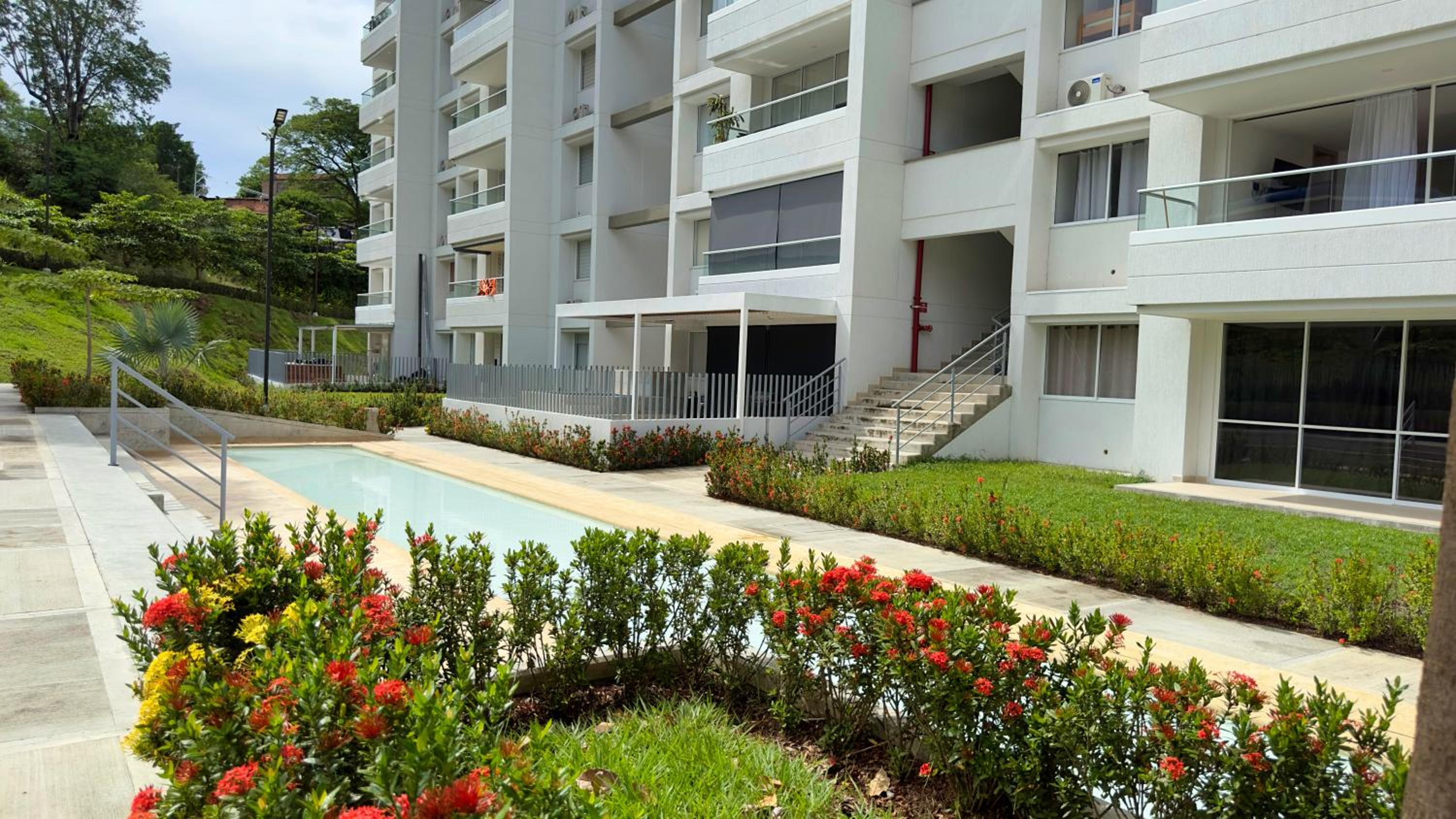 Stunning, Brand-new Apartment