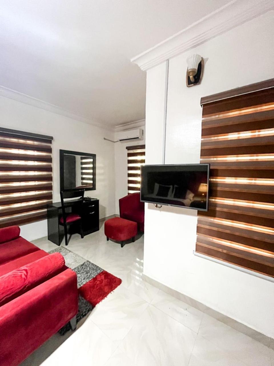 Montreal Suite by Jaynice Homes
