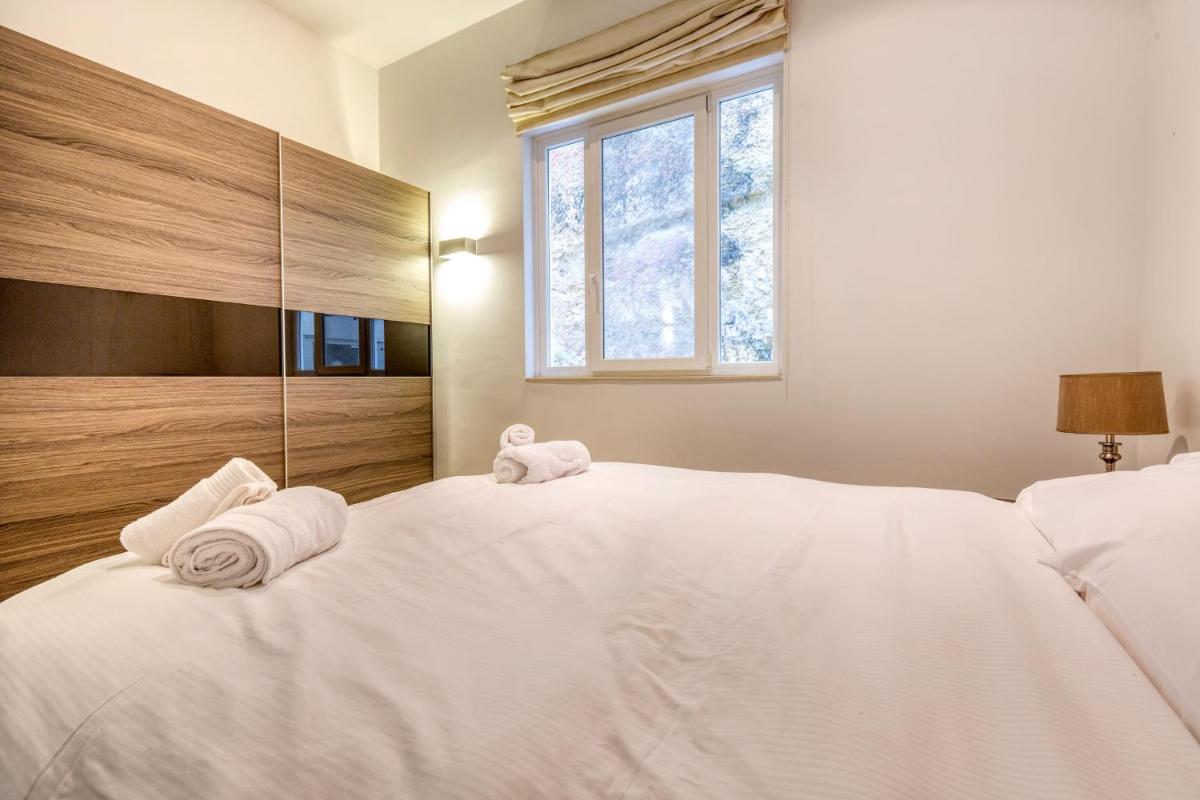 FLORIANA Suite-Hosted by Sweetstay view 4