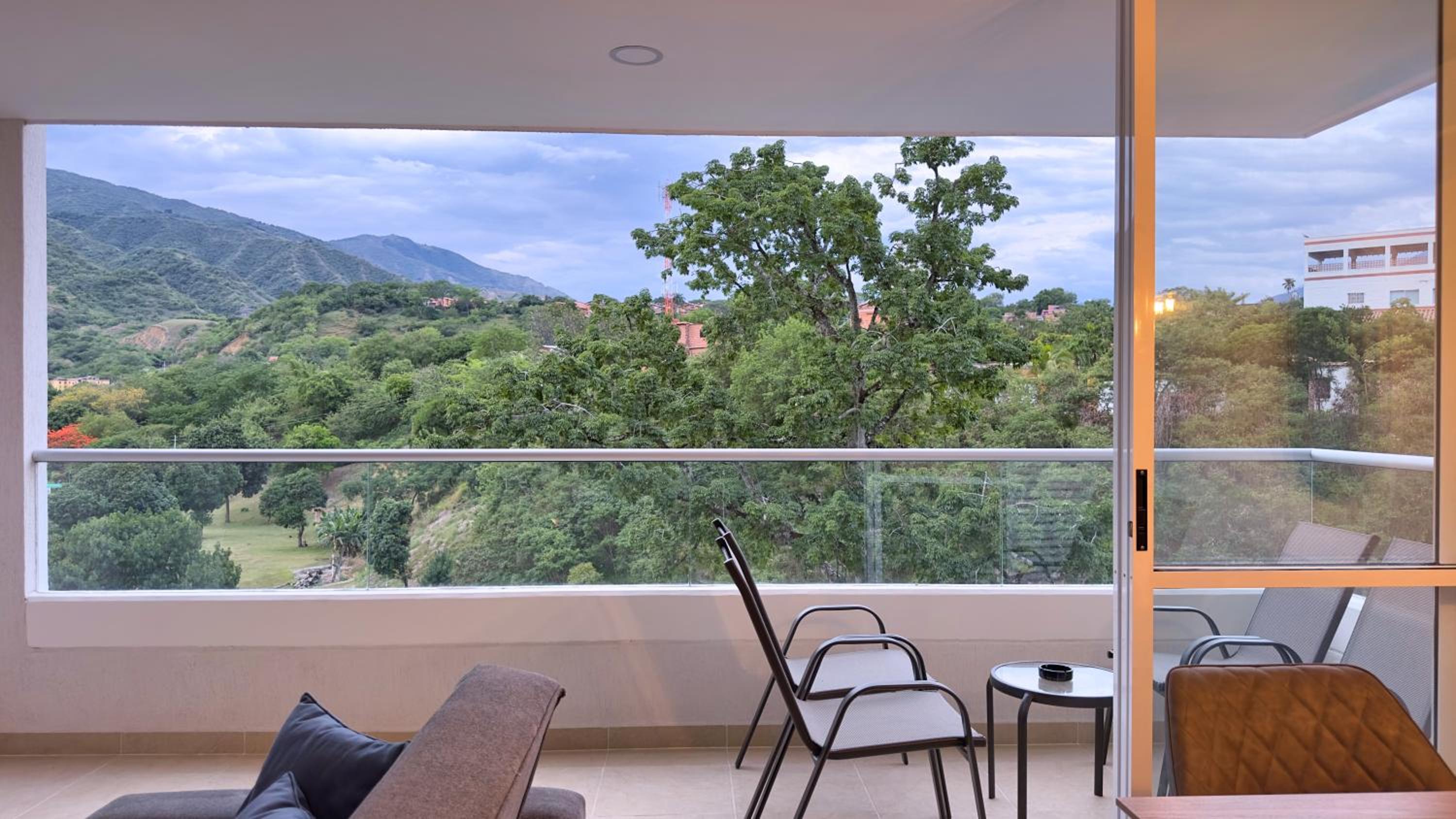 Stunning, Brand-new Apartment