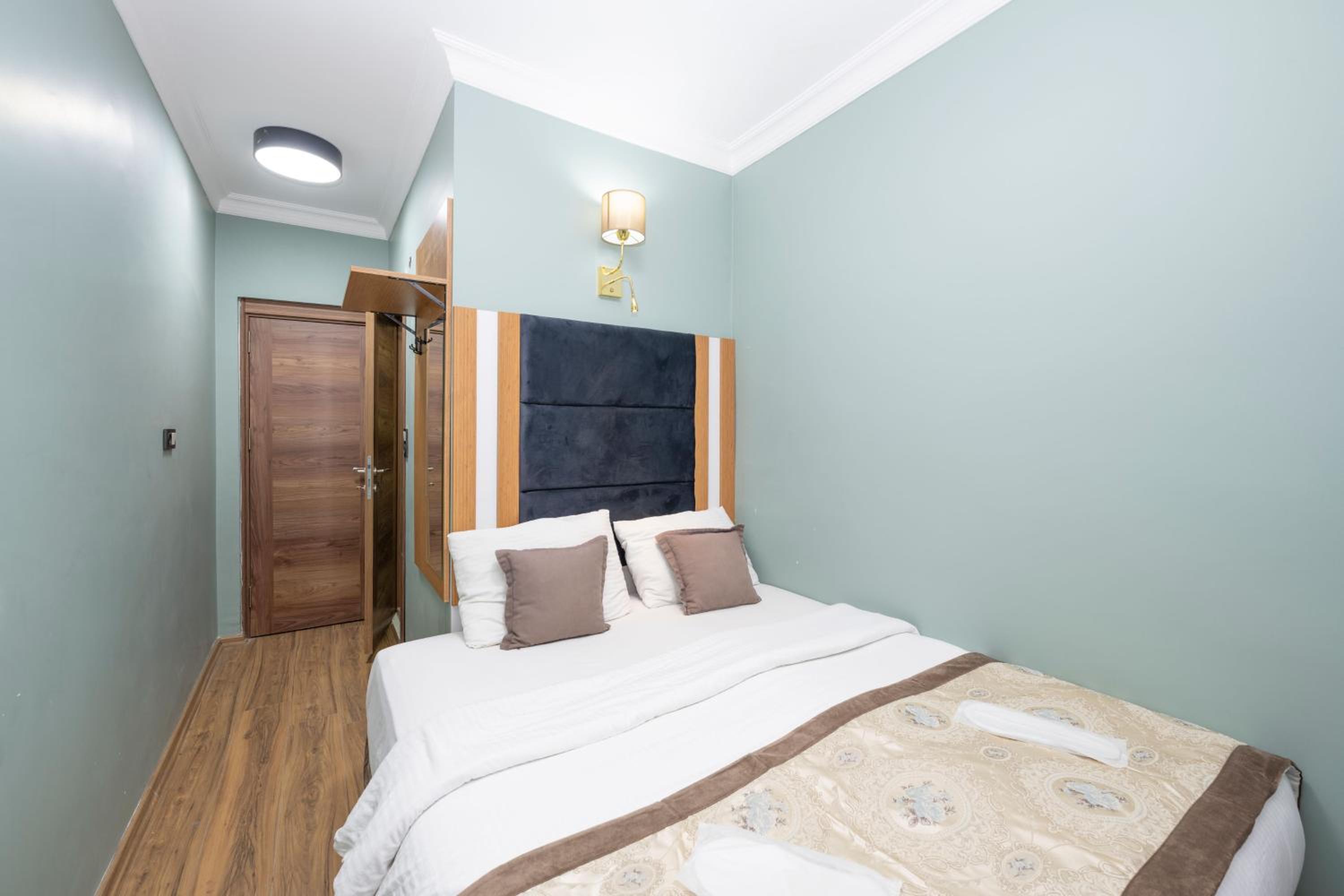 Ista Palace Hotel - Image 12